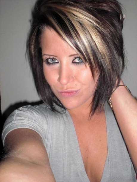 short hair brunette milf hot pics