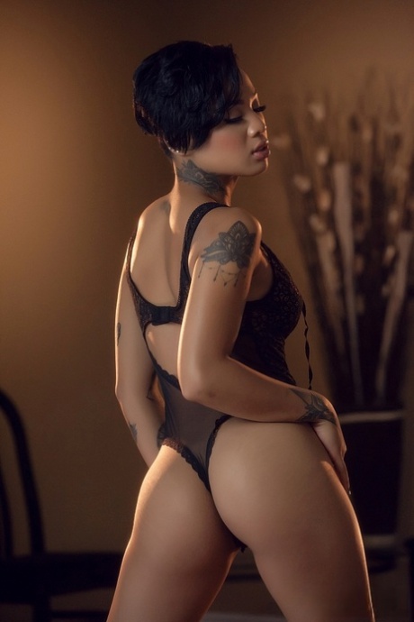 1080p short hair sexy nude image