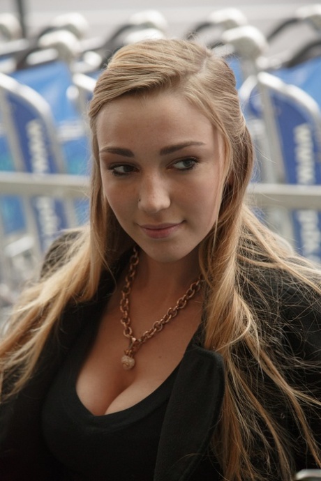 Kendra Sunderland star sexy photos