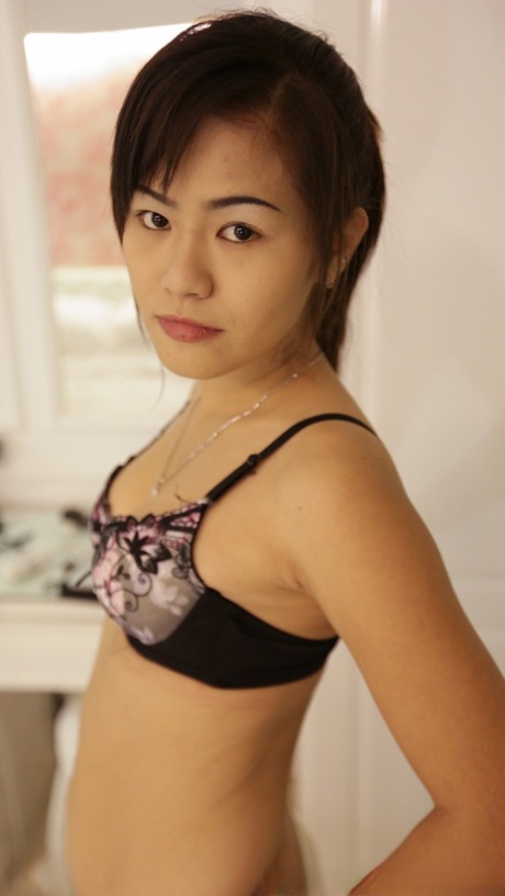 short hair chinese girl exclusive photos